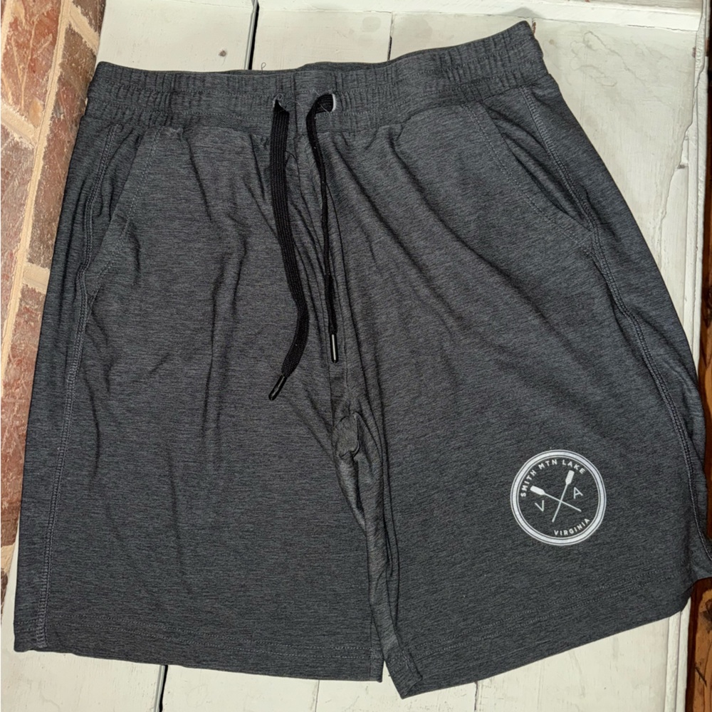 Men’s Grey Athletic Shorts With Drawstring Smith Mountain Lake Size Medium